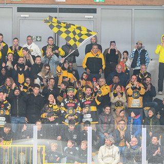 L'Acinque Ice Arena si riempie di giallonero per spingere i Mastini contro la capolista Caldaro