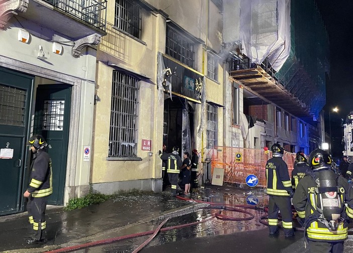 Incendio in via Cantoni a Milano, muoiono tre giovani