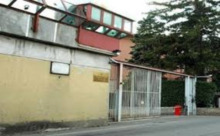 Suicidio in carcere, la Fp Cgil: «Sconfitta di tutti. A Varese sovraffollamento del 95%: 53 posti, ma i reclusi sono il doppio»
