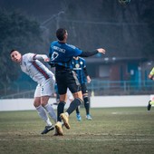 Il &quot;toro&quot; nerazzurro Martinez in azione contro la Caronnese (foto di Samuele Lucchi da Solbiatese Calcio 1911)