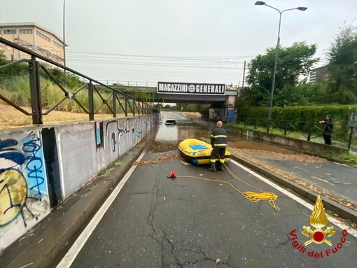 Nubifragio a Milano: strade allagate, linee tram interrotte