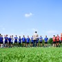 Claudio Milanese in mezzo al campo di Gallarate parla alla nuova Solbiatese al primo giorno della nuova stagione (foto Alessandro Umberto Galbiati)