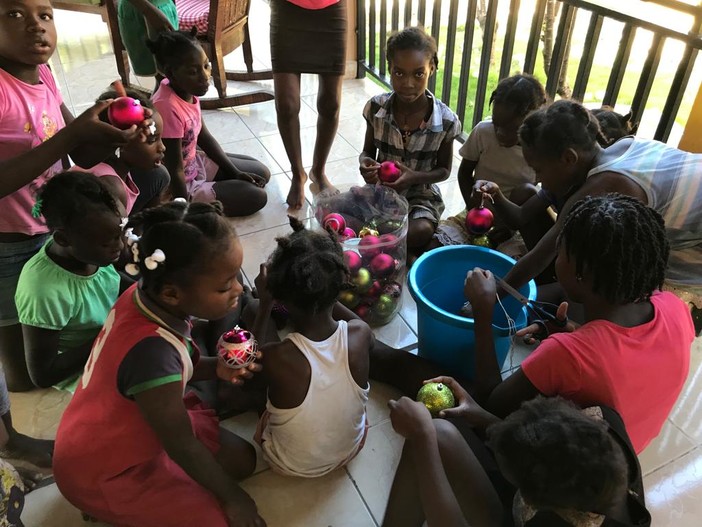 I bimbi preparano il Natale ad Haiti. Ma c'è chi minaccia per le prossime ore «un nuovo Iraq»