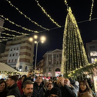 Stasera si accende il Natale di Varese. Domenica via allo spettacolo dei Giardini