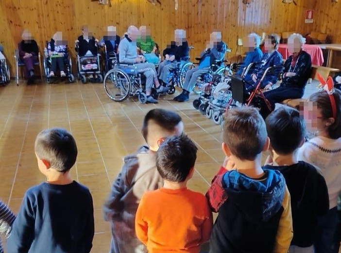 Dalla merenda con i &quot;nonni&quot; ai Nipoti di Babbo Natale, l'Asilo Infantile Emilio Alemagna e le sue attività nel territorio