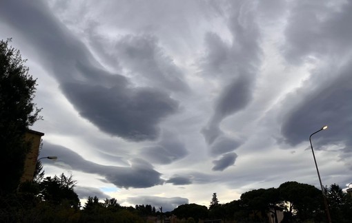 Nubi lenticolari in questi giorni sui cieli della nostra provincia (foto Bruno Melazzini)