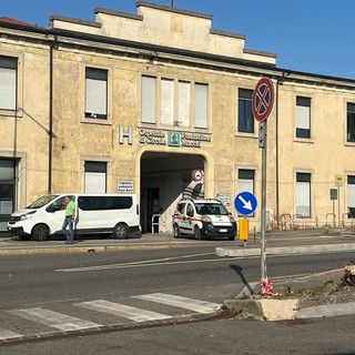 Varese, un sessantenne cade dalla bici in viale Borri: è grave