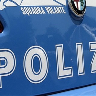 Giovane minaccia di buttarsi dal sesto piano, salvata dalla polizia