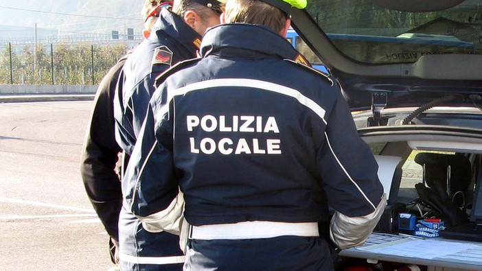 Il Comune di Viggiù difende la polizia locale: «Accuse non rispondenti al vero nell'intervento svolto vicino al centro anziani»