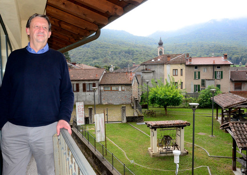 Il presidente del Parco Campo dei Fiori Giuseppe Barra, in sella da 14 anni: sotto in gallery è in foto tra Giancarlo Bernasconi, direttore, e Marco Pistocchini, tecnico forestale