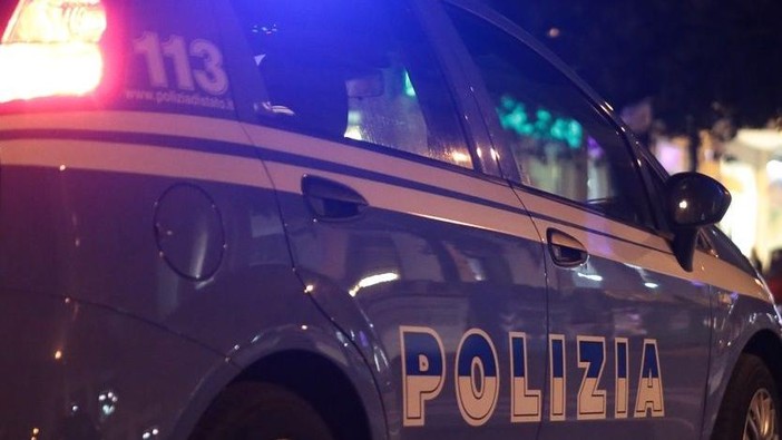 Como, lite nella notte davanti a un locale: varesino trovato con un coltello e denunciato