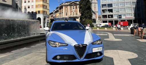 In piazza Monte Grappa il “Pullman azzurro” della Polizia Stradale