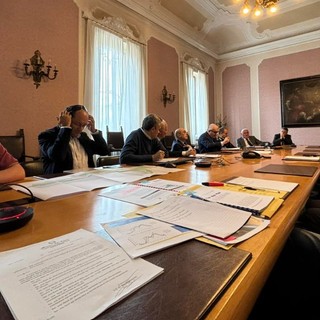 L'incontro avvenuto in Prefettura con i sindaci dei Comuni interessati (foto Comune di Porto Ceresio)
