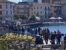 Turisti sul lungolago di Porto Ceresio