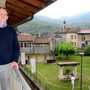 Il presidente del Parco Campo dei Fiori Giuseppe Barra, in sella da 14 anni: sotto in gallery è in foto tra Giancarlo Bernasconi, direttore, e Marco Pistocchini, tecnico forestale