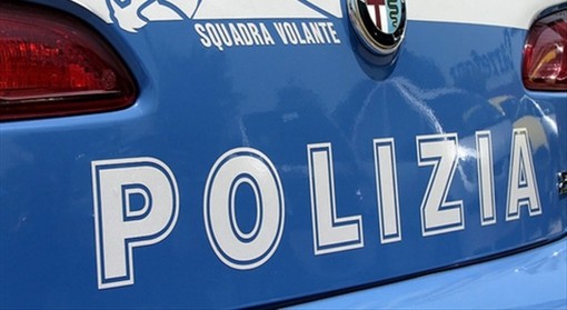 Giovane minaccia di buttarsi dal sesto piano, salvata dalla polizia