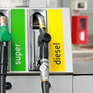 Forti aumenti del prezzo della benzina: gasolio ai livelli di agosto