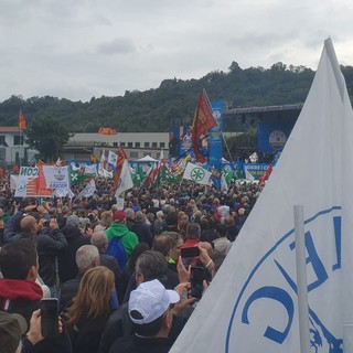 VIDEO. La Pontida dell’autonomia, Salvini: «Indietro non si torna». Due pullman dal Varesotto: «Uno dei raduni migliori»