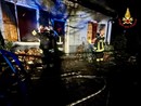 Notte di San Silvestro di fuoco a Luino: abitazione in fiamme, un uomo ustionato