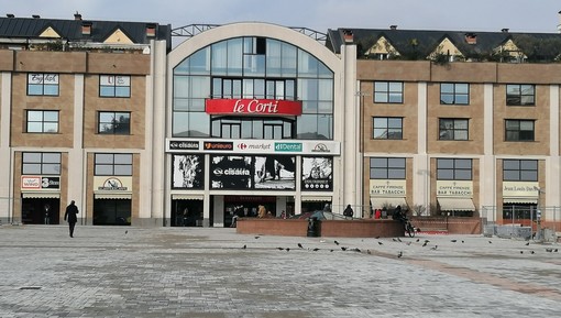 Piazza Repubblica, giovedì 8 aprile arriva il mercato e scatta il divieto di sosta nell'area intorno al Teatro