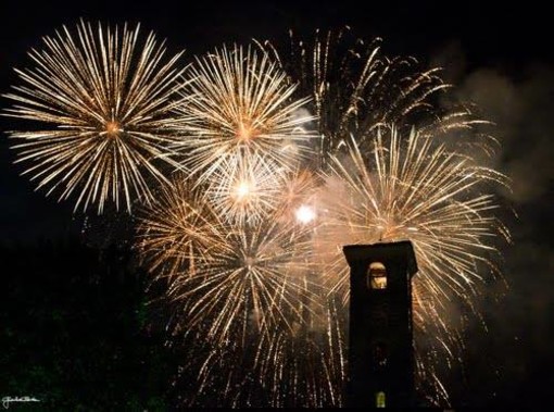 Casciago e Varese con gli occhi al cielo: è la notte dei fuochi di Sant’Eusebio