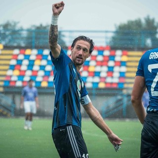 Denni Scapinello, 29 anni il prossimo 23 novembre, capitano e simbolo della Solbia e di chi ama il calcio (foto Solbiatese Calcio 1911)