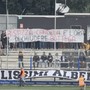 Uno degli striscioni di contestazione dei tifosi dell'Albenga nei confronti della società