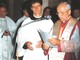 Don Isidoro, al fianco di monsignor Claudio Livetti. Foto dal sito www.donisidoro.it