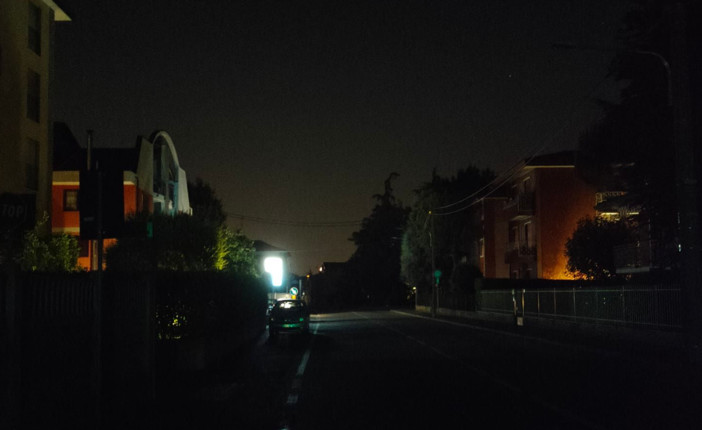 Via Cassano ieri sera al buio: foto per cortesia di Paolo Vignali