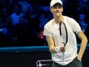 Sinner fa l'impresa: batte per la prima volta Djokovic e 'vede' le semifinali delle Atp Finals