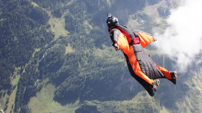 Si lancia dal Piz da Lech: base jumper lombardo muore in Alto Adige