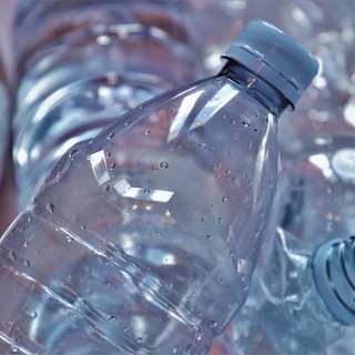 LA LETTERA - «La plastica è davvero il problema? Aprite gli occhi...»