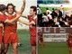 Tatti-gol e, a destra, i Boys a Cento nel 1990 per la vittoria che spalanca le porte della C1 ai biancorossi grazie al gol del bomber toscano (qui sopra un fermo immagine dell'esultanza da Rete 55 che trasmise la partita)