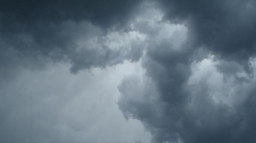 Serata a rischio meteo, domani torna il vento. Doppia allerta arancione per il sud della provincia