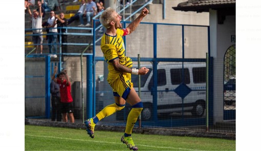 Denni Scapinello compirà 28 anni il 23 novembre: è il capitano della Solbiatese. Esordì dal primo minuto a 18 anni in serie B al Dall'Ara in Bologna-Varese