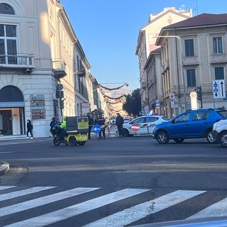 Via Veratti chiusa al traffico oggi ha provocato lunghissime code