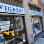 Ieri è stato l'ultimo giorno di vita per la Cartolibreria Vigezzi: al suo posto aprirà prestissimo un alimentari etnico con frutta e verdura fresche in arrivo dal mercato ortofrutticolo di Milano