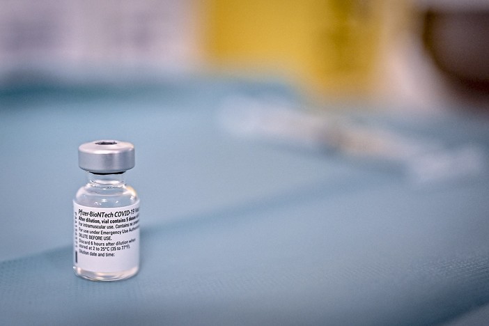 Vaccino, dal primo febbraio le multe per gli over 50 no vax, ma per riscuoterle potranno passare 260 giorni