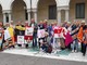 Il filo della solidarietà unisce le generazioni: duemila coperte pronte a colorare piazza San Giovanni