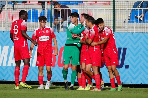 Otto partite, 22 gol fatti, 16 punti: la Varesina è seconda a un punto dall'Arconatese che l'aspetta tra 7 giorni