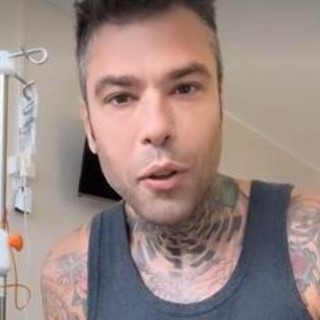 Fedez: &quot;Nessun abuso di alcool e droghe, sono ricoverato per emorragia interna&quot;