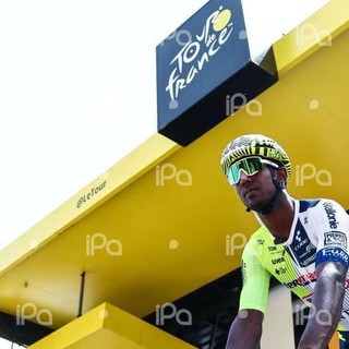 Girmay vince la 12a tappa al Tour, Pogacar resta in giallo