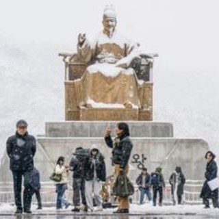 Storica nevicata imbianca Seul - Video