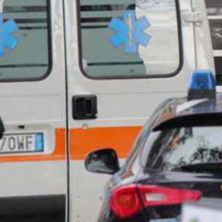 La perseguita poi la sfregia al volto in strada con un taglierino: arrestato 66enne