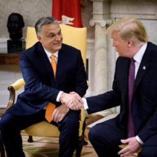 Orban vede Trump: &quot;Abbiamo discusso di pace, risolverà tutto&quot;