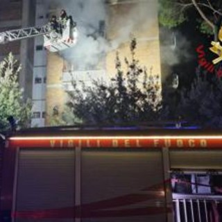 Roma, incendio in appartamento a Torre Spaccata: 3 feriti, due sono gravi