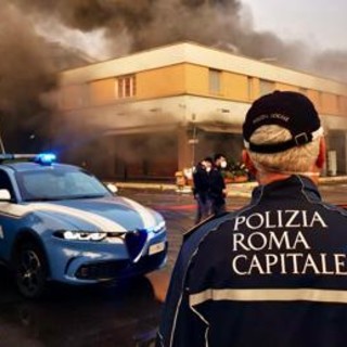 Roma, due incendi in poche ore: bruciano attività commerciale e appartamento