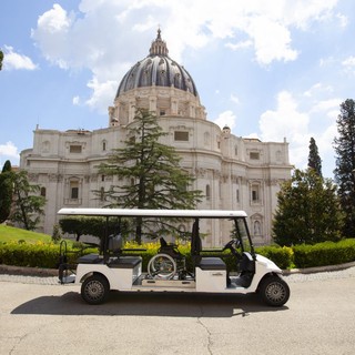 Exelentia, in Vaticano navetta elettrica per persone a mobilità ridotta