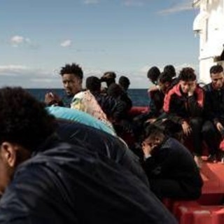 Migranti, 91 soccorsi da Ocean Viking: rianimata bimba di 7 anni